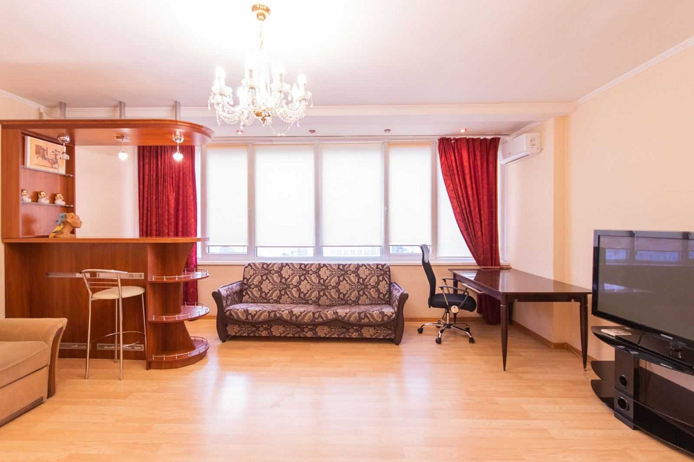 Здам в довгострокову оренду 3 кімн. квартиру вул Володимирська 51/53 Киев - изображение 1