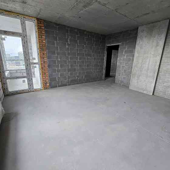 Власник.  Продам трикімнатну квартиру  99кв.м.  в ЖК Варшавський 2 Київ