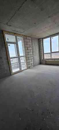 Власник.  Продам трикімнатну квартиру  99кв.м.  в ЖК Варшавський 2 Київ