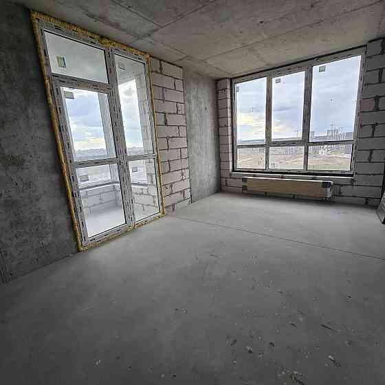 Власник.  Продам трикімнатну квартиру  99кв.м.  в ЖК Варшавський 2 Київ