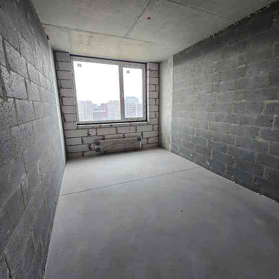 Власник.  Продам трикімнатну квартиру  99кв.м.  в ЖК Варшавський 2 Київ