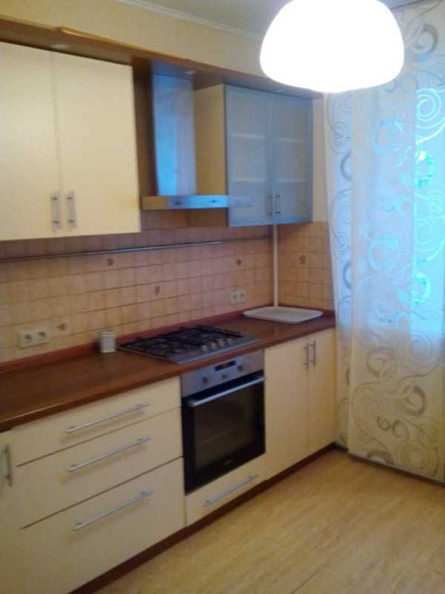 Продам ДВОХ ЧЕШКУ, КОМАРОВА (Скальда), ПАРК ЖОВТНЕВИЙ, меблі! техніка! Черновцы - изображение 1