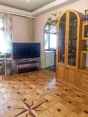 3 комн. квартира метро Ботанический сад, сталинка, пр. Науки, 3й этаж Харьков