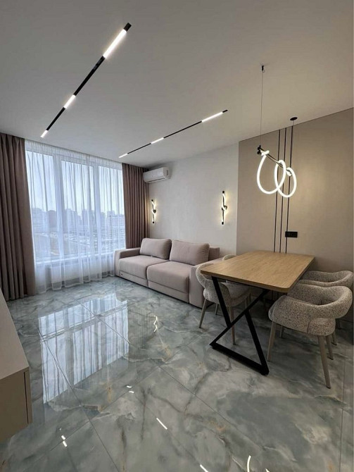 Актуальна! Варшавський Виноградарь Діброва Місто Квітів Крістерів  Єос Київ - зображення 1