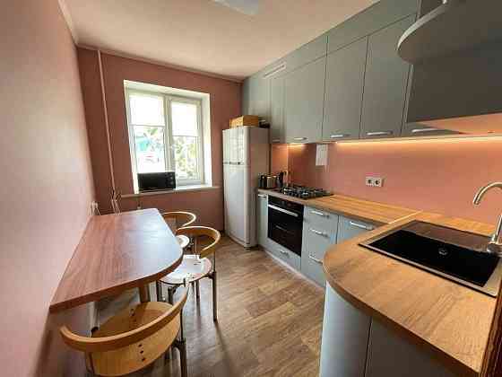 Затишна трикімнатна квартира чекає на вас! Киев