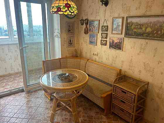 2-кімнатна квартира біля метро Дарниця, 73 м², з ремонтом Киев