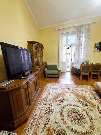 ЦЕНТР! Здам 2х кімнатну, УКРАЇНСЬКА, З БАЛКОНОМ, індивід. опал! вільна Черновцы