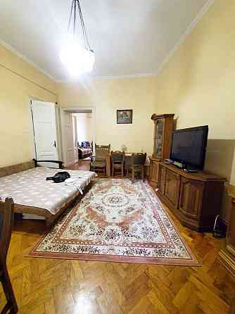 ЦЕНТР! Здам 2х кімнатну, УКРАЇНСЬКА, З БАЛКОНОМ, індивід. опал! вільна Черновцы