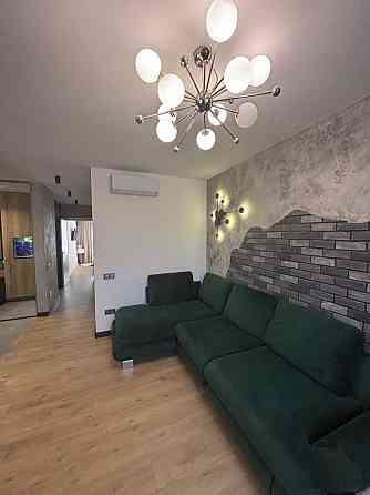 Продаж стильна 1 кім + велика кухня вітальня з дизайнерським ремонтом Львов