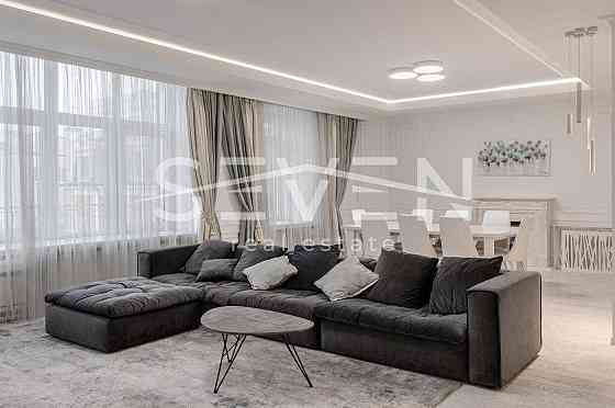 Оренда 3 кімнатна квартира 207 м2 по вул. Володимирська 49-А Київ