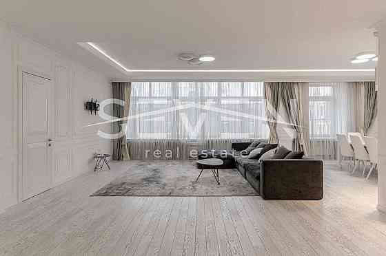 Оренда 3 кімнатна квартира 207 м2 по вул. Володимирська 49-А Київ