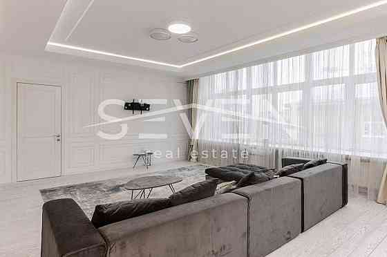 Оренда 3 кімнатна квартира 207 м2 по вул. Володимирська 49-А Київ