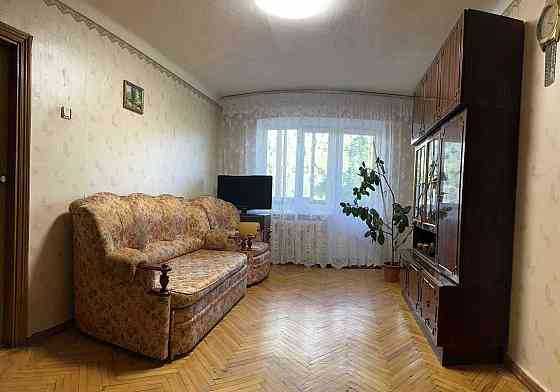 2 кім. кв.,  Миколи Міхновського бульв. (Дружби Народів), 14а Киев