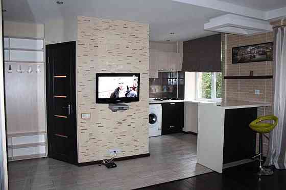 М. Дорогожичі-12 хв. пішки,Бакинська.Студія.Вбудовані меблі.Євроремонт Киев