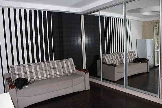 М. Дорогожичі-12 хв. пішки,Бакинська.Студія.Вбудовані меблі.Євроремонт Киев