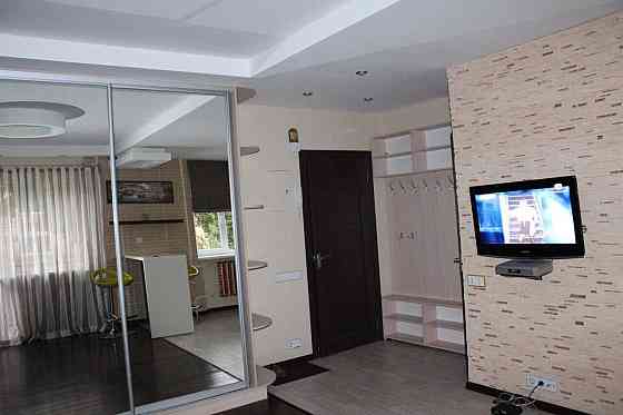 М. Дорогожичі-12 хв. пішки,Бакинська.Студія.Вбудовані меблі.Євроремонт Киев