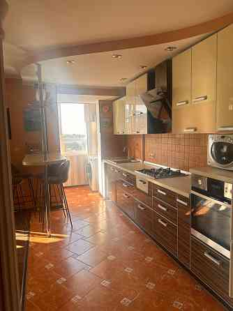 Сдам  3-х кімнатну квартиру- студію з підземним гаражем Черкассы