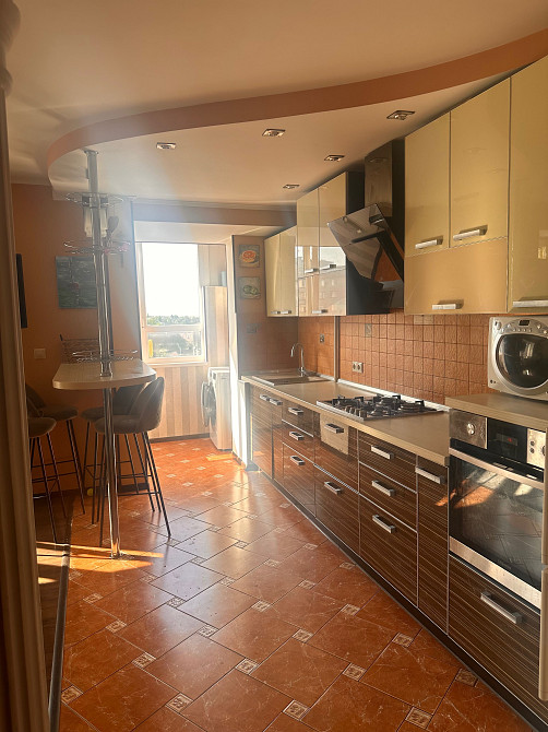 Сдам  3-х кімнатну квартиру- студію з підземним гаражем Черкаси - зображення 1