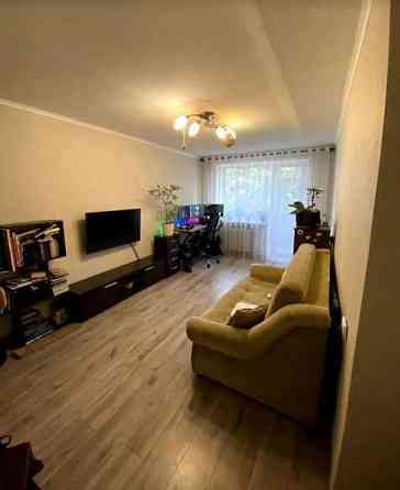 Продам 2-х  кім. квартиру пр. О. Поля 129Б , будинок в парку Днепр