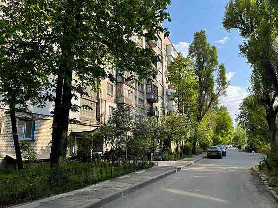 Продам 2-х  кім. квартиру пр. О. Поля 129Б , будинок в парку Днепр