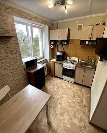 Продам 2-х  кім. квартиру пр. О. Поля 129Б , будинок в парку Днепр