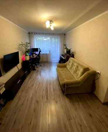 Продам 2-х  кім. квартиру пр. О. Поля 129Б , будинок в парку Днепр