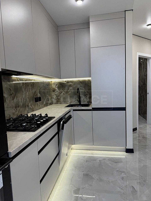 Продається 2 к Квартира із дизайнерським ремонтом у ЖК Фемелі Плаза Ивано-Франковск - изображение 3