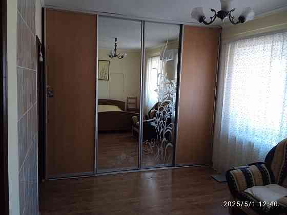 Квартира в самому центрі міста ( поруч з філармонією). Три кімнати. Полтава