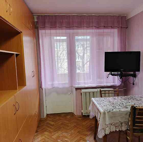 Двокімнатна квартира з кухнею ЗАГАЛЬНОГО користування(гостинного типу) Киев