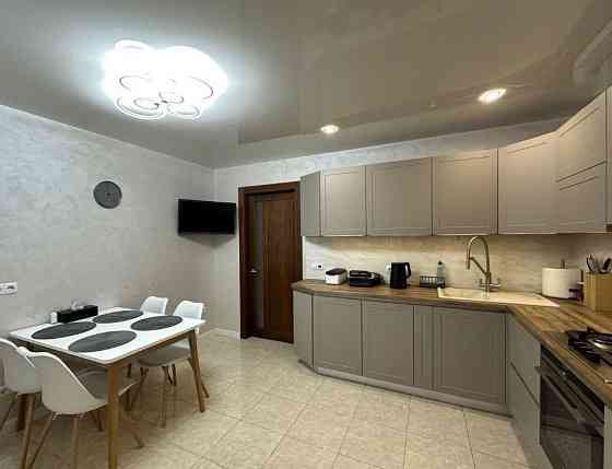 Пропоную чудову 2х кімнатну квартиру з сучасними ремонтом в новобудові Хмельницкий