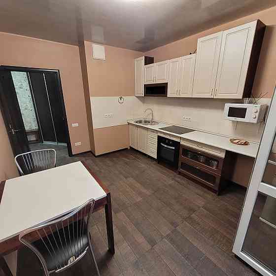 Довготривала оренда 1к квартири на вул. Володимира Наумовича 4 Киев