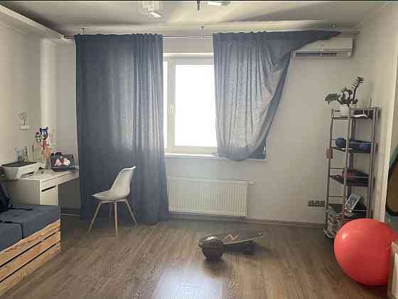 Кварира в 1 хвилині від метро Позняки Киев