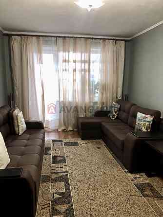 продам простору 3-кімнатну квартиру з холом 4 мкр Лівого берега Кам`янське (Запорізька обл.)