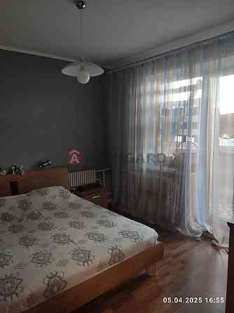 продам простору 3-кімнатну квартиру з холом 4 мкр Лівого берега Кам`янське (Запорізька обл.)