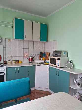 продам простору 3-кімнатну квартиру з холом 4 мкр Лівого берега Кам`янське (Запорізька обл.)