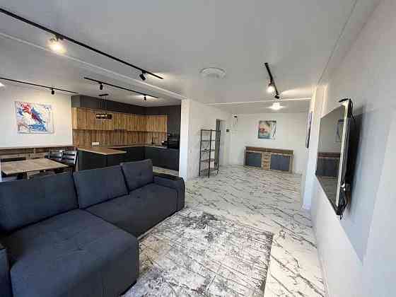 Продаж 2 кім. квартири плюс кухня студія по вул. Угорська Львів