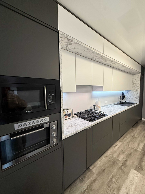 2 кімнатна квартира, 2 поверх, Газ. 80 кв м. вул.Висоцького\Сахарова Одеса - зображення 1