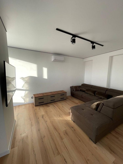 Ближній центр Зелена Парк Погулянка сонячнй оперний театр площа ринок Львів - зображення 3