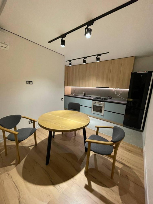 Ближній центр Зелена Парк Погулянка сонячнй оперний театр площа ринок Львів - зображення 5