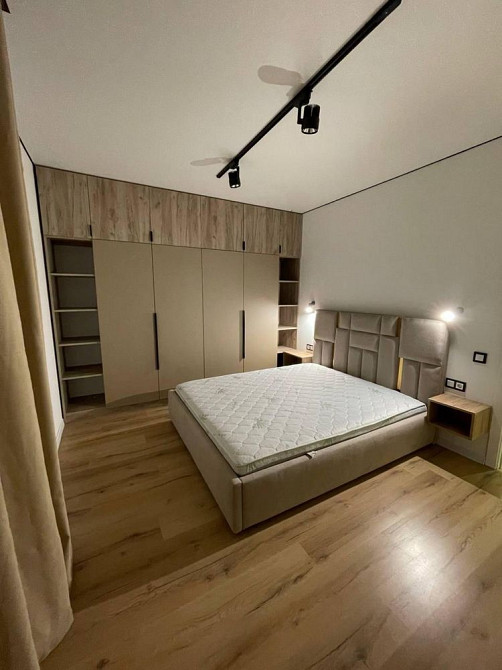 Ближній центр Зелена Парк Погулянка сонячнй оперний театр площа ринок Львів - зображення 1