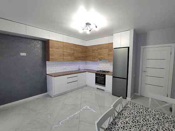 Оренда 2-кімнатної з кухнею-вітальнею, ЖК Семицвіт по вул.Шевченка 60 Львів