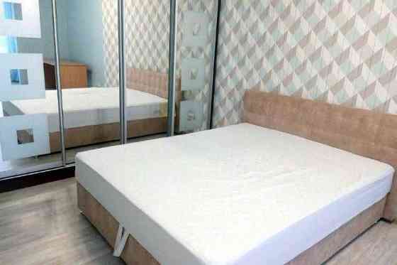 Двокімнатна в новобудові, світло не вимикають Киев