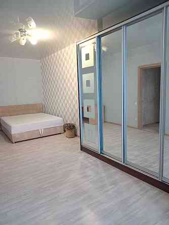 Двокімнатна в новобудові, світло не вимикають Киев