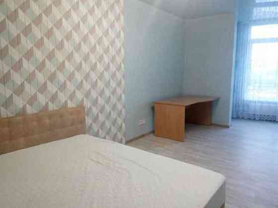 Двокімнатна в новобудові, світло не вимикають Киев