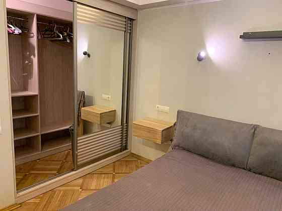 Виноградар Retroville Дизайнерська 2к по просп. Правди 80А Киев