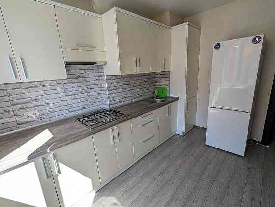 Здам 1о Центр, біля парку Шевченка, можна зняти на короткий термін Ровно