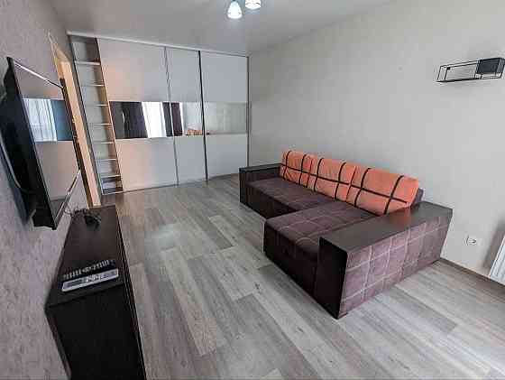 Здам 1о Центр, біля парку Шевченка, можна зняти на короткий термін Ровно