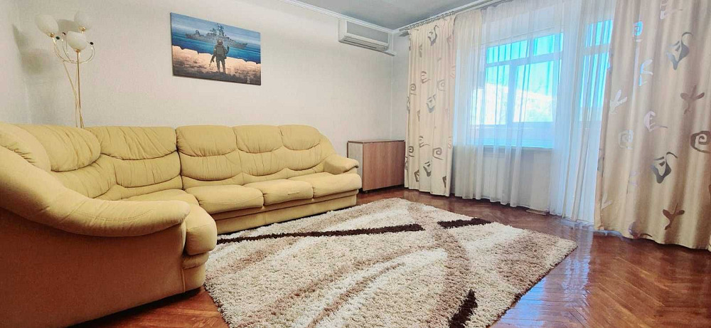 Простора двокімнатна квартира Малишка 29а Киев - изображение 1