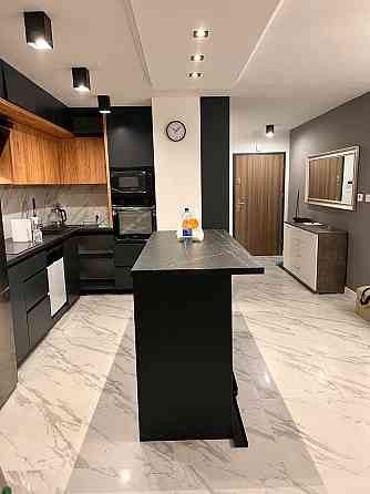 Польща Трикімнатна квартира-студія з парковкою та гаражами,90м²– Жешув Львів