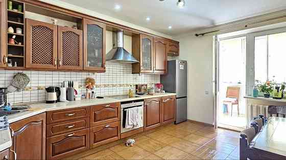 Оренда просторої 2 кімн. квартири, метро Позняки, вул. Ахматової 35 Киев